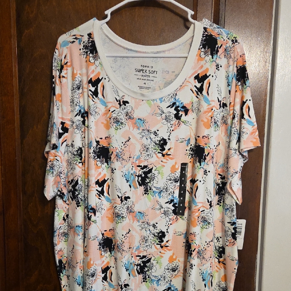 Torrid Short Sleeve Floral Tee - Peach and Black